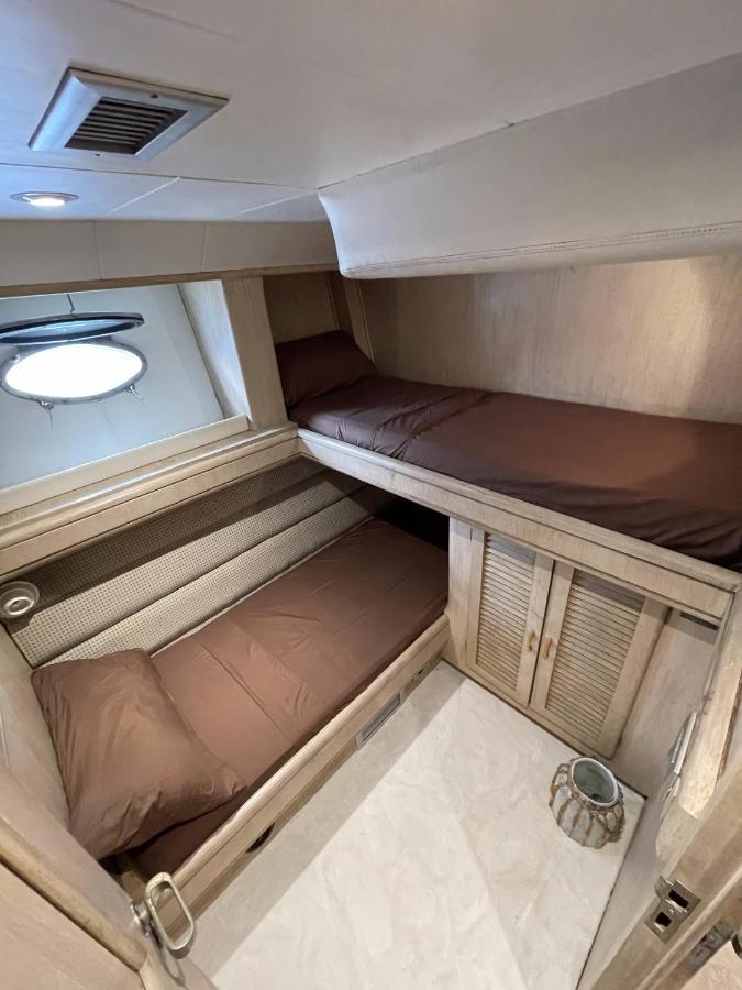 Hotel Yacht Sotavento Сан-Адриан-де-Бесос Экстерьер фото
